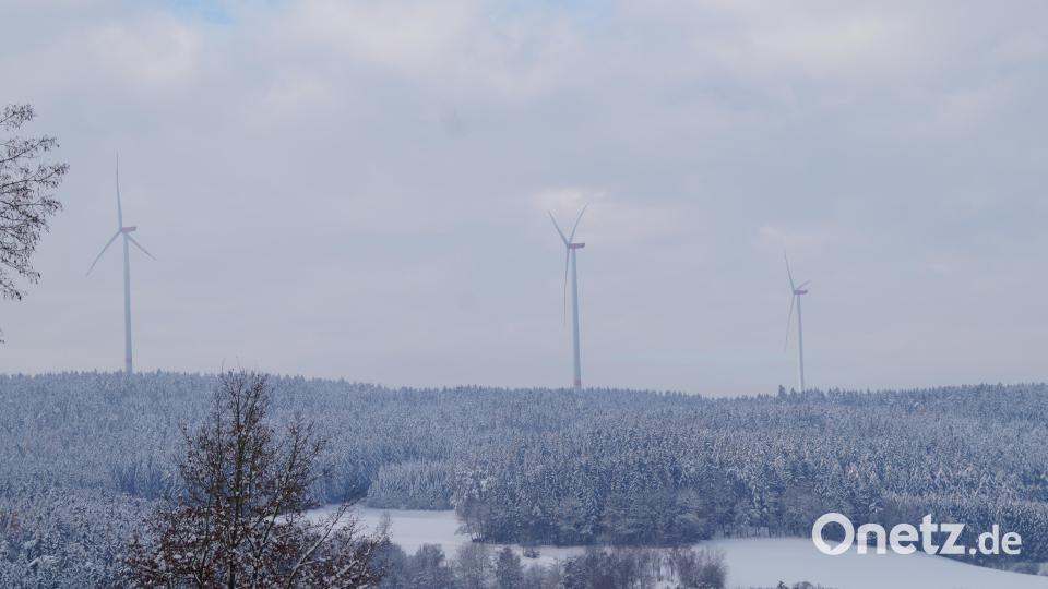 Wenn jede Gemeinde drei moderne Windräder installieren würde, könnte der gesamte Strombedarf Deutschlands gedeckt werden. Bild: wel