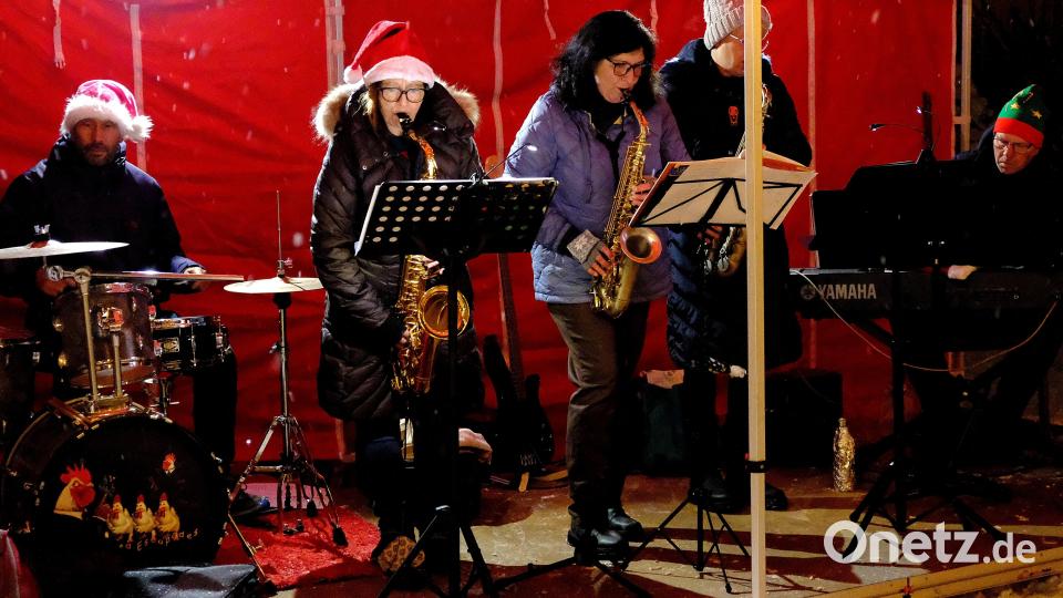 Die Jazz-Formation &quot;Chicks &amp; Escapades&quot; begleitet den Adventsmarkt. Bild: R. Kreuzer