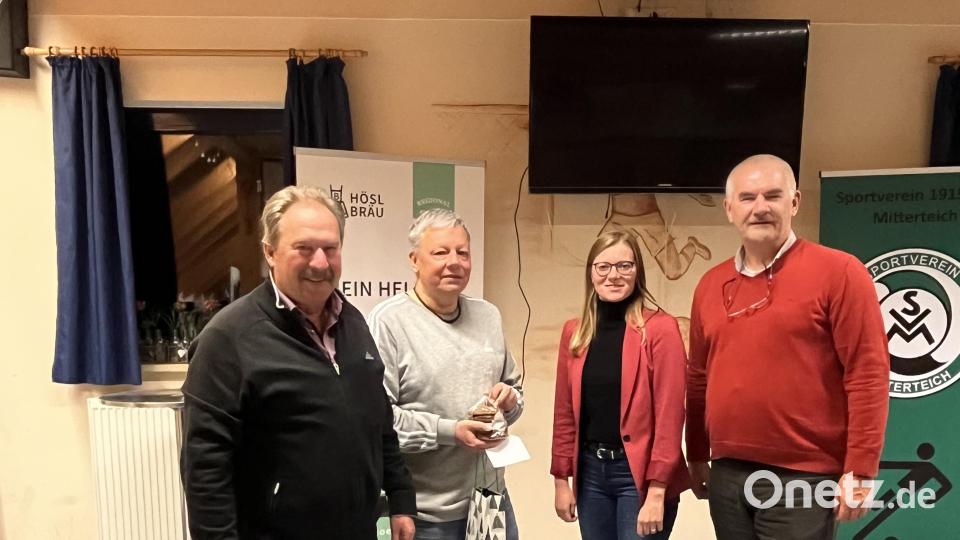 Mit tdem Thema Medikamentenversorgung beschäftigte sich die SPD. Von links Hans Brandl, Apotheker Roland Eckert, MdL Nicole Bäumler aus Schirmitz und SPD-Kreisvorsitzender Uli Roth Bild: den