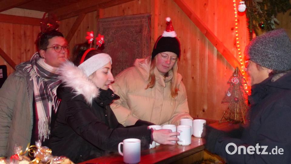 Viel Glühwein ging über die Theke. Bild: hme