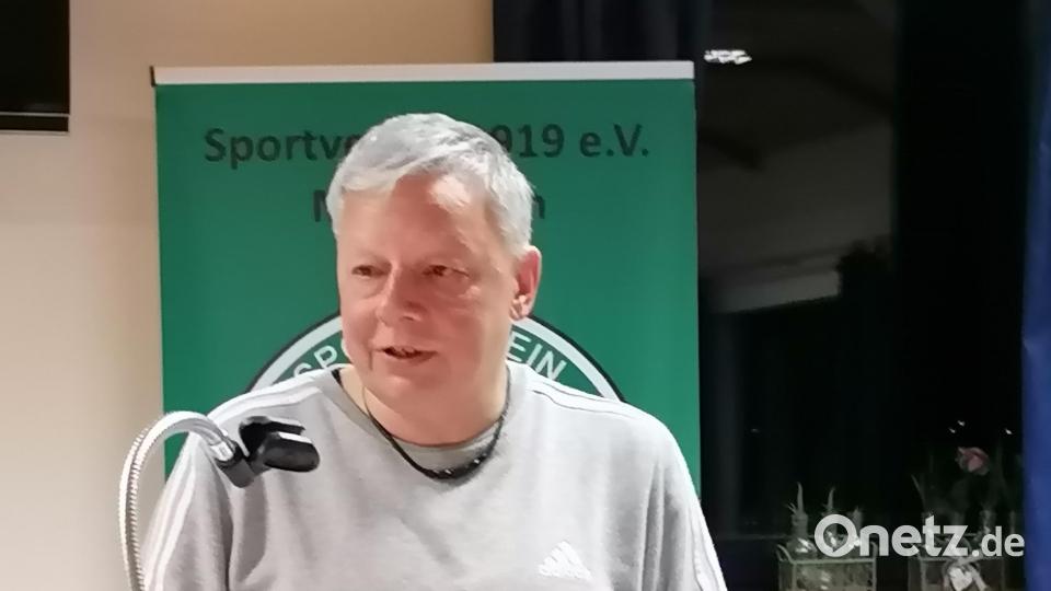 Der Mitterteicher Apotheker Roland Eckert bei seinem engagierten Vortrag. Bild: den