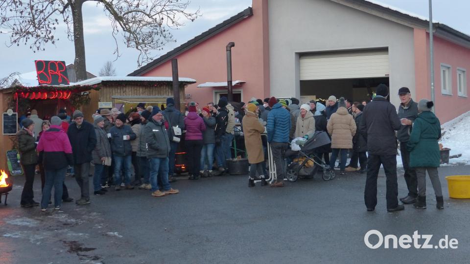 Der Platz vor dem Gerätehaus war gut gefüllt Bild: hme
