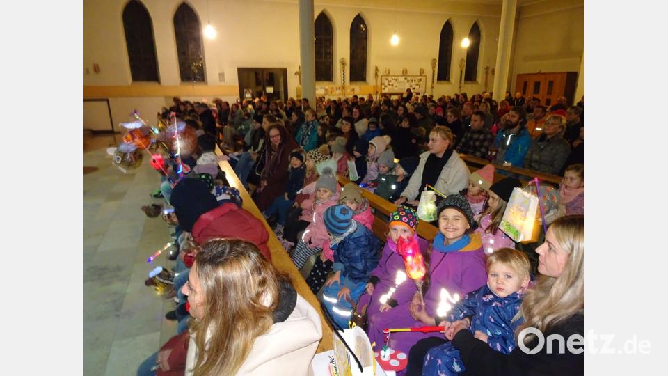 Die Martinsfeier der Kinderoase St. Emmeram ist bestens gelungen. Bild: wrm