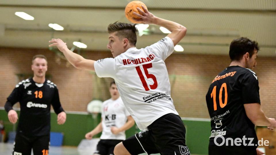 Fabian Wedel (Mitte) und die Handballer vom HC Sulzbach empfangen am Samstag die HSG Nabburg-Schwarzenfeld. Bild: Hubert Ziegler