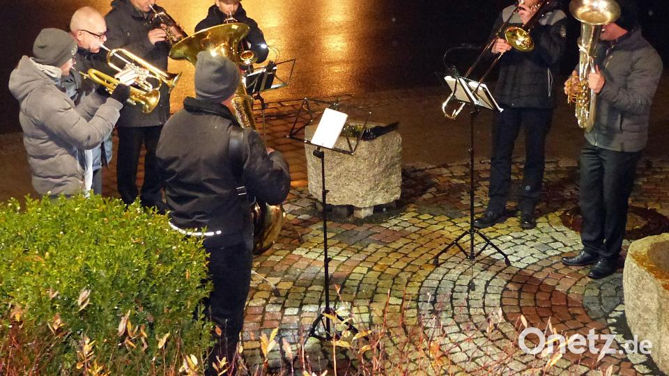 Musikalisch umrahmt wurde die Gedenkfeier zum Volkstrauertag von einer Bläsergruppe der Musikkapelle Dießfurt Bild: lgc