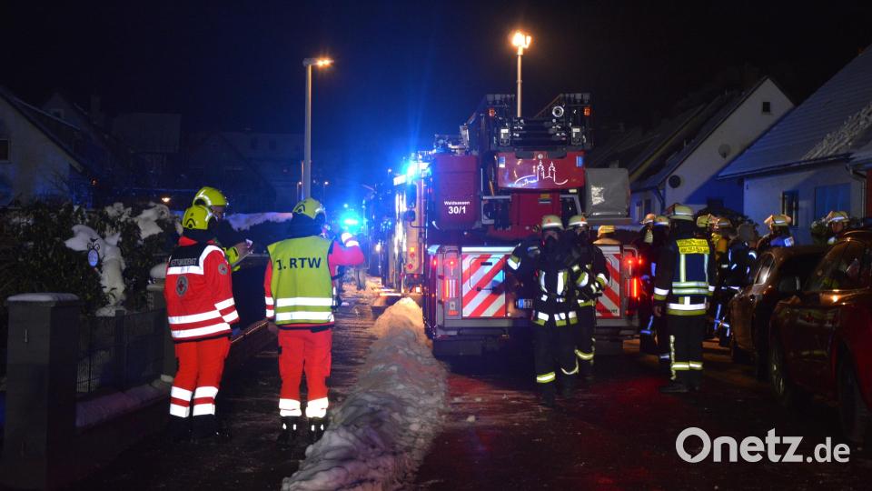 Nahezu hundert Einsatzkräfte waren am Donnerstag am Einsatzort um zu helfen. Bild: jr