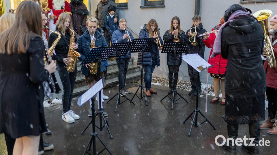 Weihnachtaktionstag an der Lobkowitz-Realschule Bild: Tobias Neubert/exb