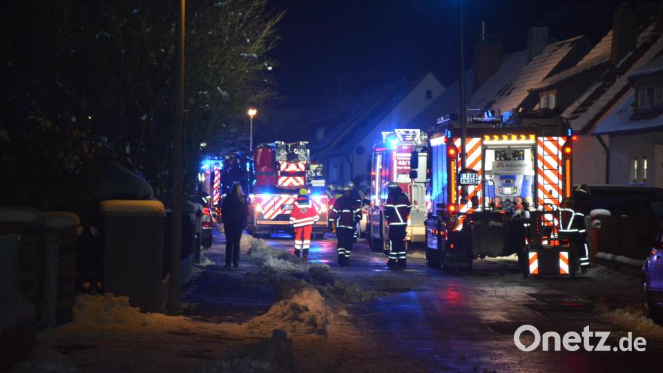 Nahezu hundert Einsatzkräfte waren am Donnerstag am Einsatzort um zu helfen. Bild: jr