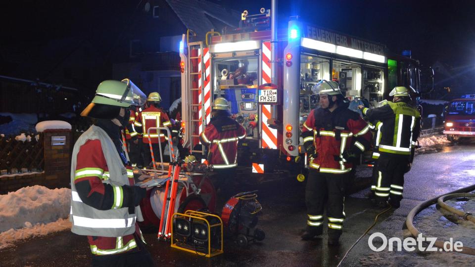 Viele Rettungskräfte von Feuerwehren und Rotes Kreuz waren vor Ort. Bild: jr