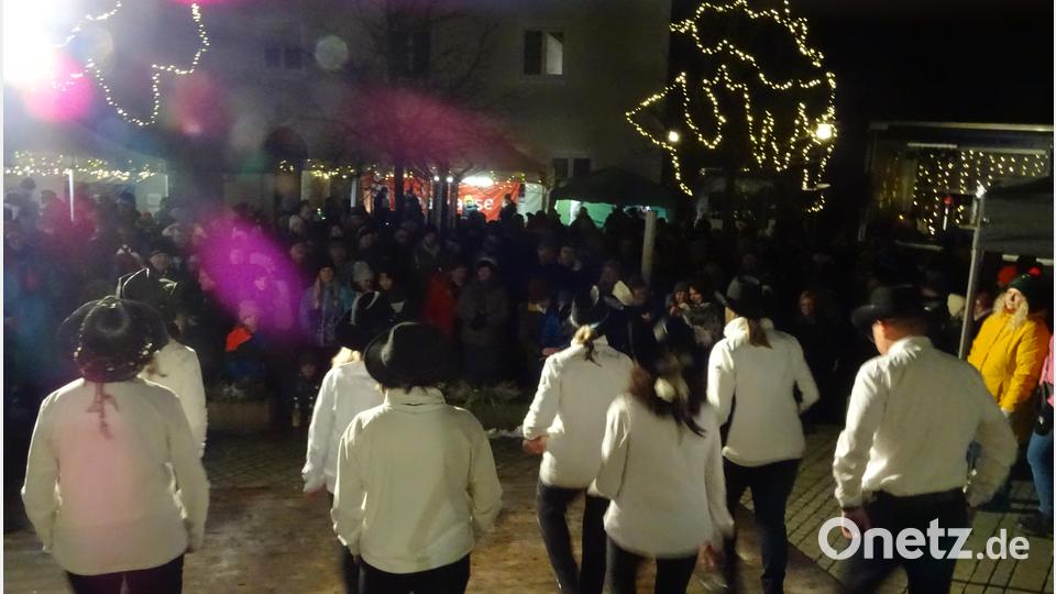 Die &quot;Cool Liners&quot; aus Dürnsricht sind eine Linedance-Truppe, die seit Jahren zur Wolfringer Rockweihnacht gehört – auch in diesem Jahr. Bild: Houschka