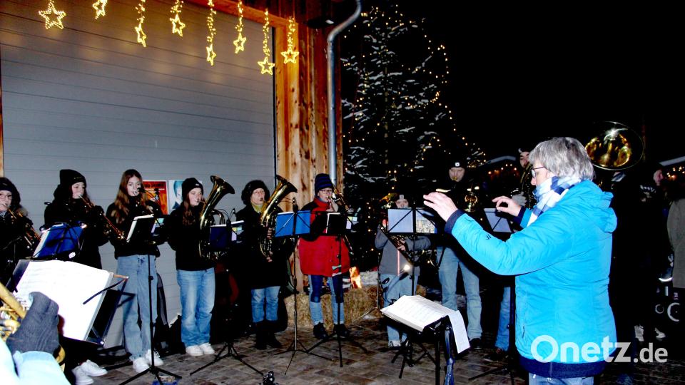 Der Posaunenchor Kirchenreinbach unter Leitung von Claudia Vogel trug mit weihnachtlichen Weisen zur musikalischen Umrahmung bei. Bild: ds