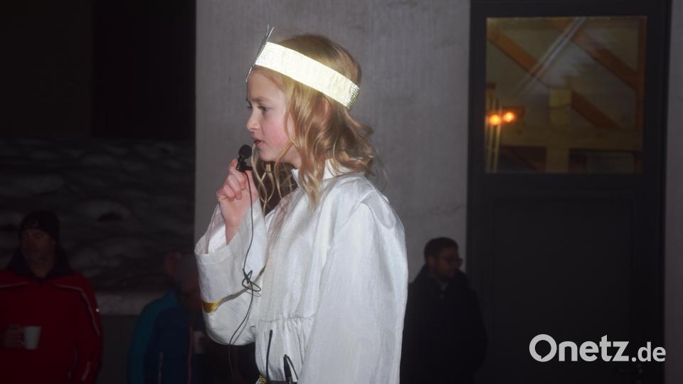 Das Christkind Ida Schuller wünscht der ganzen Welt Einigkeit und Frieden. Bild: fz