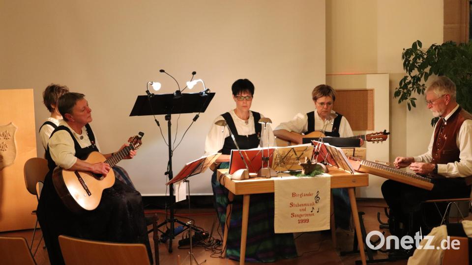 Die Birgländer Stubenmuse versetzten die Zuhörer mit &quot;Hirtenmusik&quot; nach Bethlehem in den Stall. Bild: cog