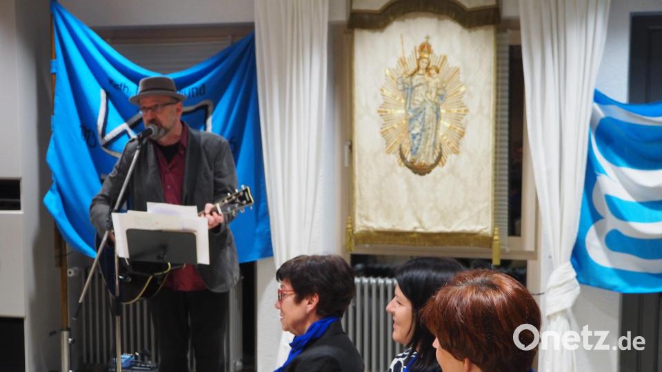 Hubert Treml unterhielt die Frauen mit ein paar &quot;Weltpremieren&quot;. Bild: krb