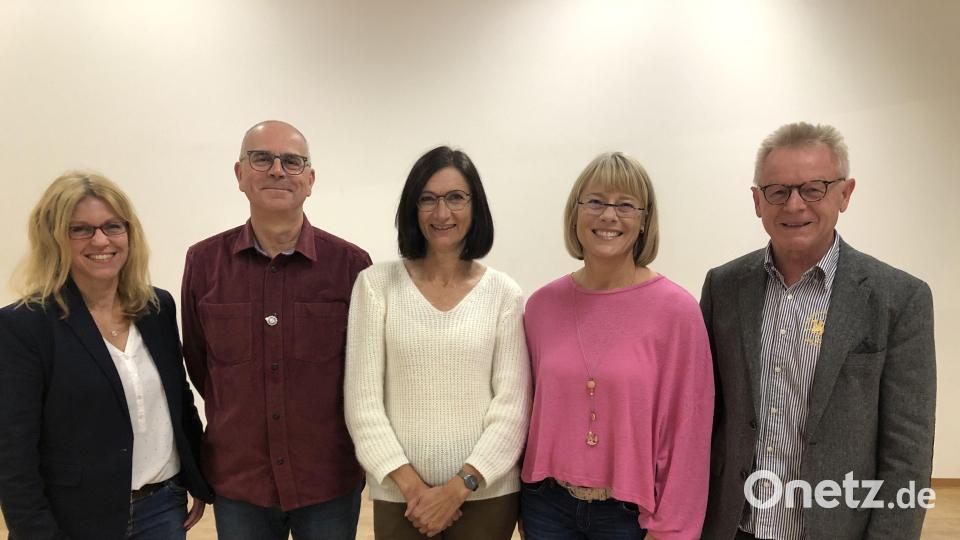 Die geehrten Mitglieder (von links): Vorsitzende Eveline Süß, Karl Siegert, Karin Siegert, Angelika Weigl und Ludwig Koller. Bild: Thomas Stopfer, SVA/exb