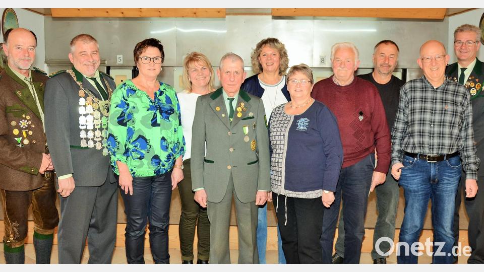 Die Geehrten des Schützenvereins Bruderbund Niederricht-Fromberg. Bild: ker