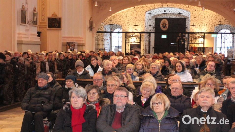 In der Basilika blieb kein Platz mehr frei. Bild: kro