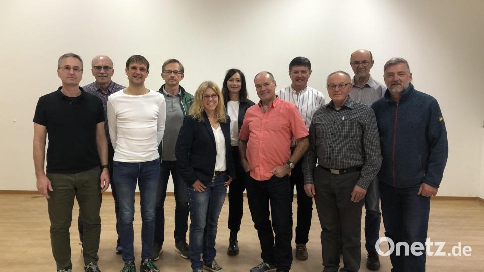 Der Vorstand der Skivereinigung (von links): Thomas Stopfer, Peter Dobmeier, Michael Lang, Wolfgang Mändl, Eveline Süß, Doris Mändl, Wolfgang Weigl, Helmut Grundler, Richard Kellner, Gerhard Raum und Andreas Leitl. Bild: Lothar Heisig, SVA/exb