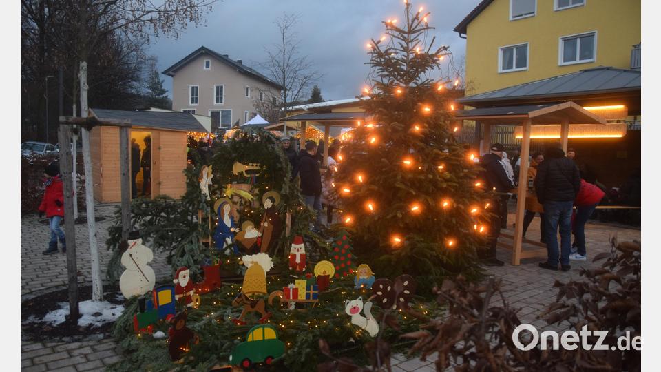 Weihnachtliches Ambiente und Weihnachtsstimmung zwei Tage auf dem Dorfplatz in Bechtsrieth Bild: fz