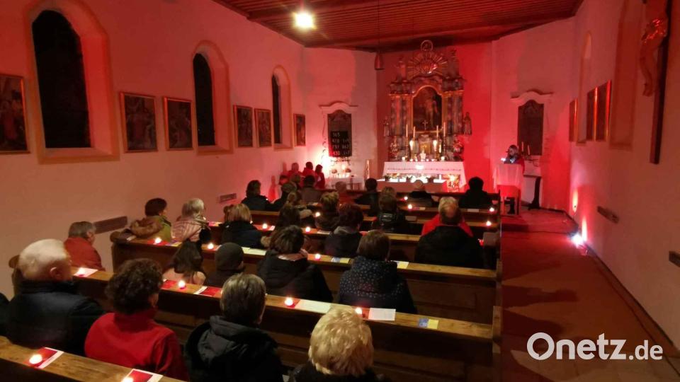 Zahlreiche Kirchenbesucher führen den ersten Red Wednesday in der Sebastiankapelle zum Erfolg. Bild: gz