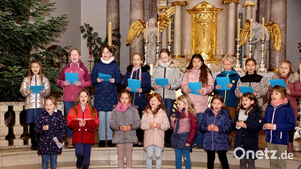 Beeindruckend war die Leistung der Kleinsten, des Kinderchors „Ichtys“, unter der Leitung von Susanne Griener. Bild: bkr