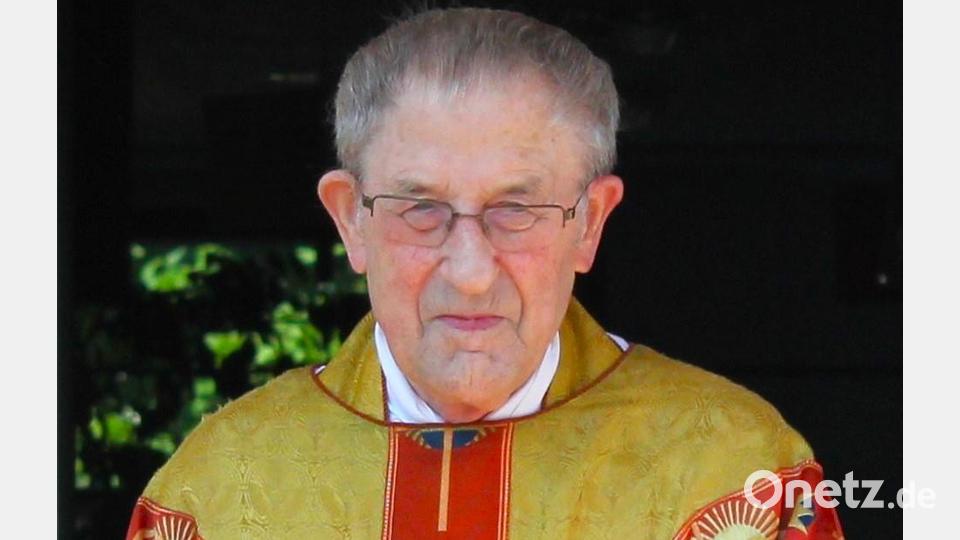 Pfarrer Josef Lobinger wird am Freitag in Perschen beigesetzt. Archivbild: bph
