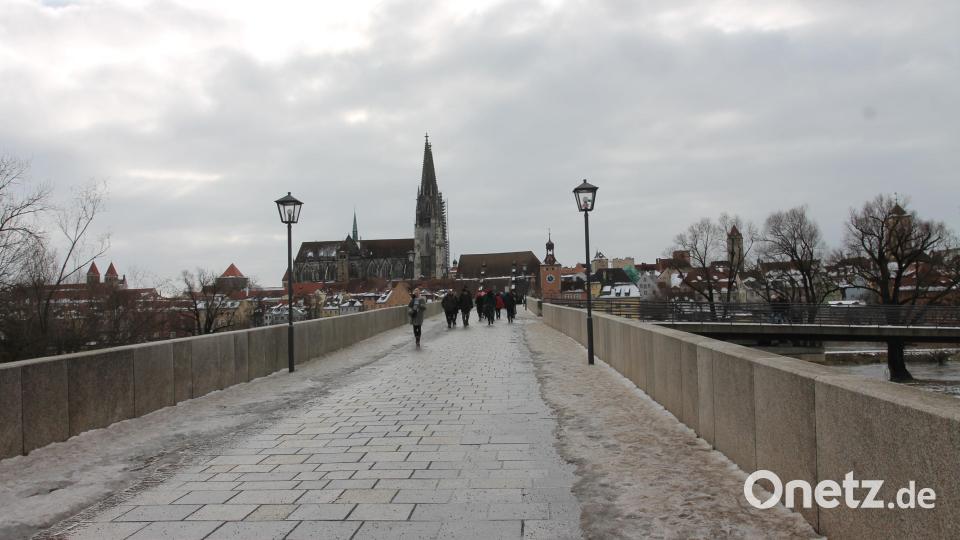 Eines der Wahrzeichen Regensburgs: die Steinerne Brücke. Bild: pi
