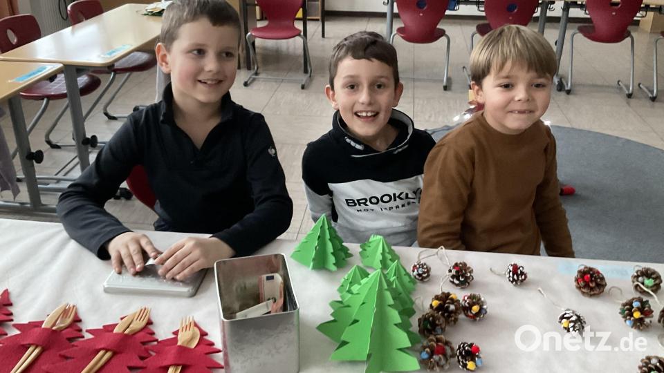 Mit Feuereifer waren die Mädchen und Buben auch beim Verkauf ihrer Waren bei der Sache. Bild: Grundschule Mähring/exb