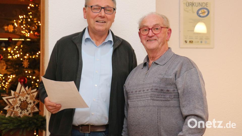 Georg Märkl wurde für seine 50-jährige Treue zum OGV Kemnath geehrt. Bild: rpp