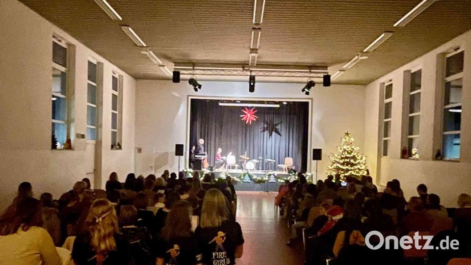 Die Musikschüler durften vor einem großen Publikum ihr Können unter Beweis stellen. Bild: gz
