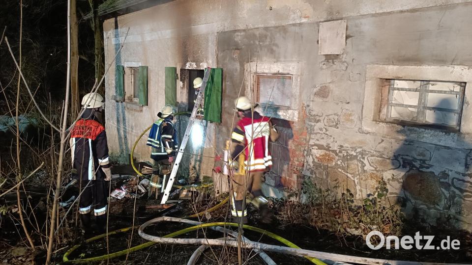 Im Wohnhaus eines landwirtschaftlichen Anwesens in Großkonreuth brach in der Nacht von Samstag auf Sonntag ein Brand aus. Die Einsatzkräfte löschten den Brand und konnten ein Übergreifen auf andere Räume oder Gebäude verhindern. Bild: nic
