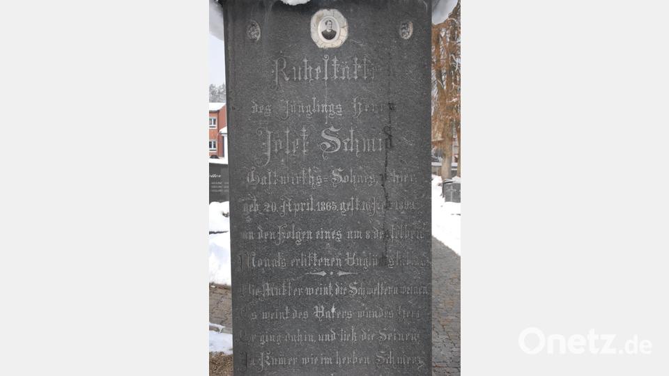Dieser Grabstein gehört jetzt dem Markt Schmidmühlen. Bild: pop