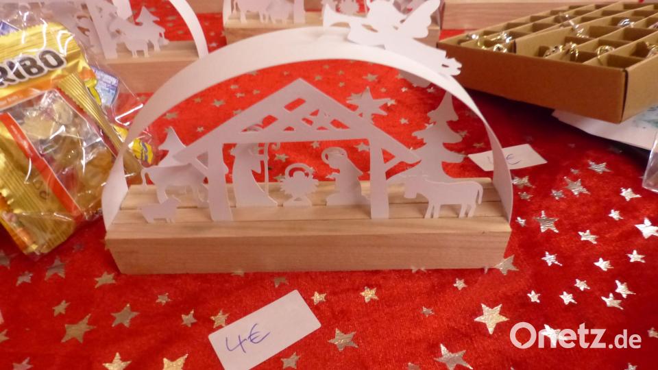 Die Werke der Schüler/innen fanden auf dem Weihnachtsmarkt reißenden Absatz Bild: sl