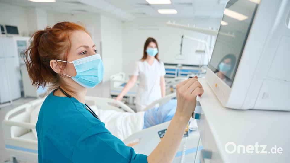 Die Patientin im Weidener Klinikum gilt laut zwei Gutachten als hirntot. (Achtung: Symbolbild, entspricht nicht der Realität) Symbolbild: Viacheslav Yakobchuk – stock.adobe.com