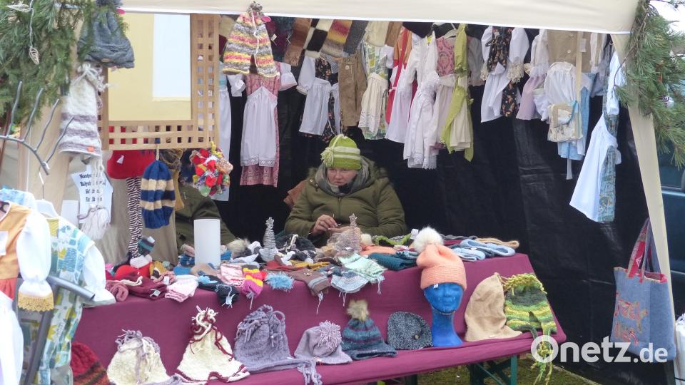 Stricksachen aller Art standen zum Verkauf Bild: hme