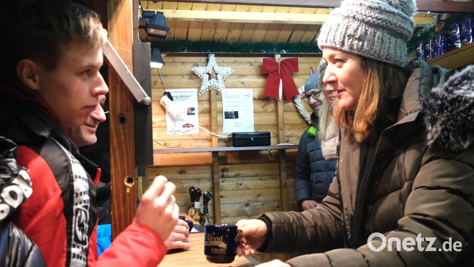 Hüttenzauber beim Skiclub: Dort gibt es Glühwein und Punsch. Bild: Hirsch