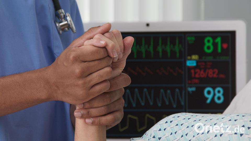 Die Patientin im Weidener Klinikum gilt laut zwei Gutachten als hirntot. (Achtung: Symbolbild, entspricht nicht der Realität) Symbolbild: rocketclips – stock.adobe.com
