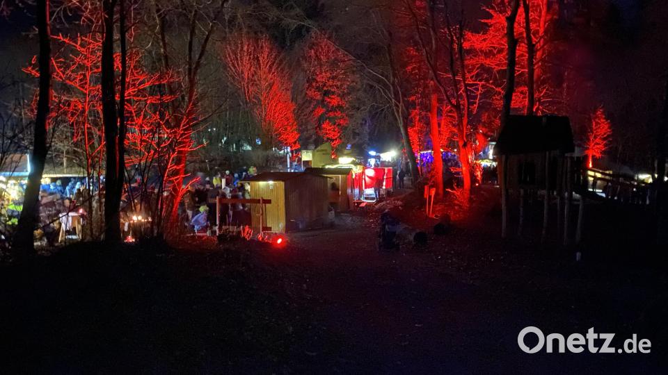 Abendliche Stimmung am Weihnachtsmarkt Bild: Josef Glas
