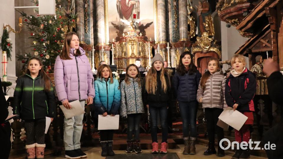 "Winterkinder" sind auch sie: Die Mädchen vom Kinderchor. Bild: jag