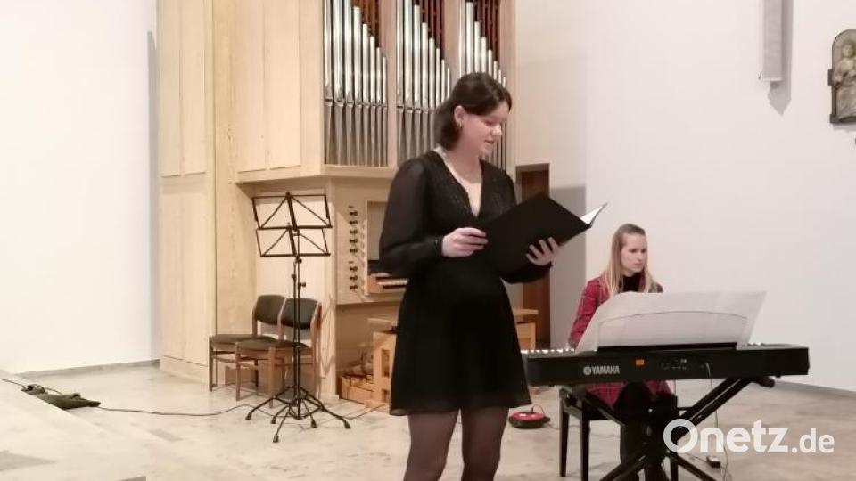 Im Programm der Kreismusikschule in Waldsassen gab es auch schöne Stimmen zu hören. Bild: Kreismusikschule Tirschenreuth/exb