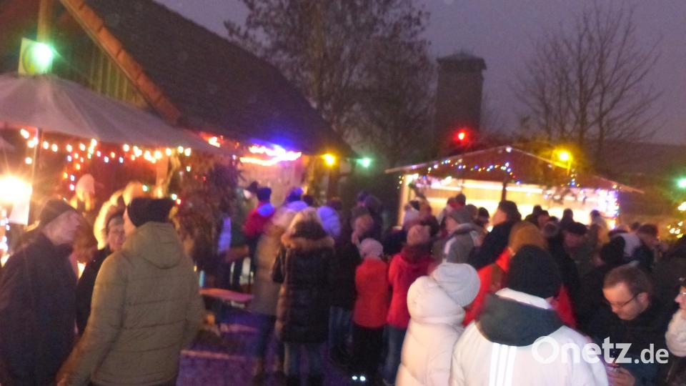 Ein Flair von Weihnachtsmarkt in Neudorf Bild: hme