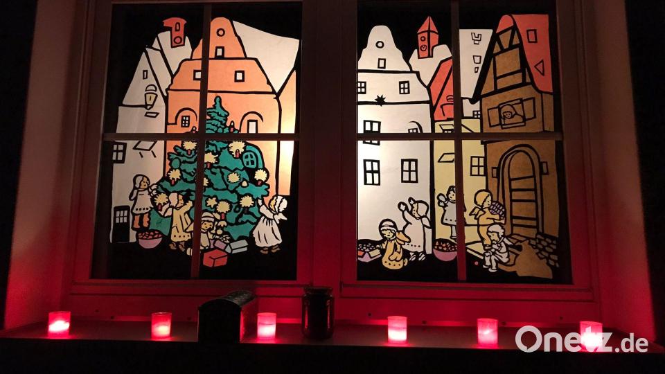 Bunte Fensterbilder sind bei &quot;Rottendorf leuchtet&quot; zu sehen. Bild: Irmgard Eckl/exb
