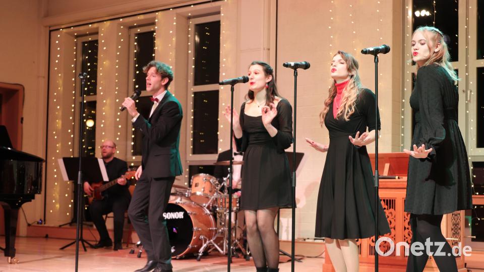 &quot;Jingle Bells&quot; war in der Interpretation der Musicalklasse eine rasante Schlittenfahrt. Bild: cog