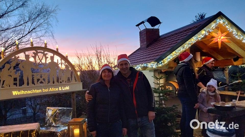 Alice und Ludwig Wüst (von links) freuen sich über den vielen Gäste. Bild: pi