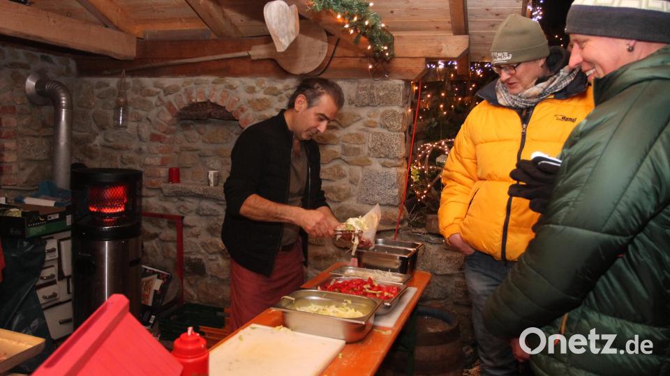Ein Renner: Der von Marco Cakmak (links) zubereitete &quot;Bayerische Döner&quot;. Bild: pi