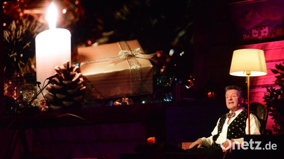 Ewald Mahlknecht, Mitglied des &quot;Kastelruther Männerquartetts&quot; erzählt eine heitere und besinnliche Weihnachtsgeschichte. Bild: bey