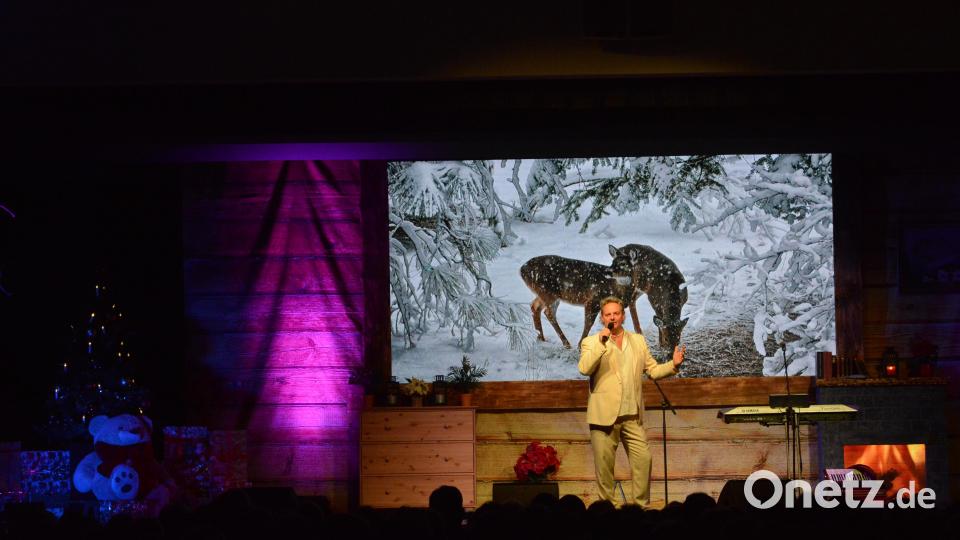 Sänger Graziano singt vom &quot;&quot;Weißen Winterwald&quot; . Bild: bey