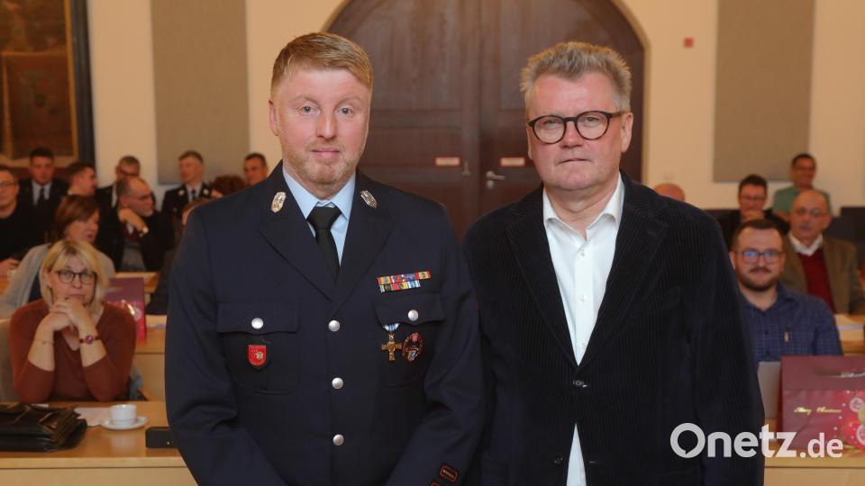 Verabschiedung für Jürgen Schloß (links) im Rathaus mit Bürgermeister Michael Göth. Bild: Wolfgang Steinbacher