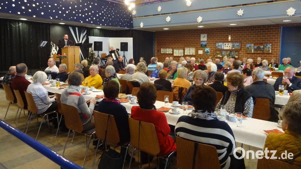 Rund 200 Senioren kamen zur Adventsfeier des BRK. Bild: BRK Tirschenreuth/exb