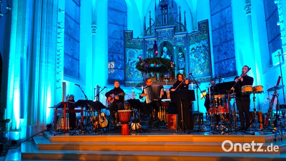 Die sechs Musiker von &quot;Luz Amoi&quot; begeisterten mit der Klangvielfalt, die sie ihren vielen verschiedenen Instrumenten entlockten. Bild: gac